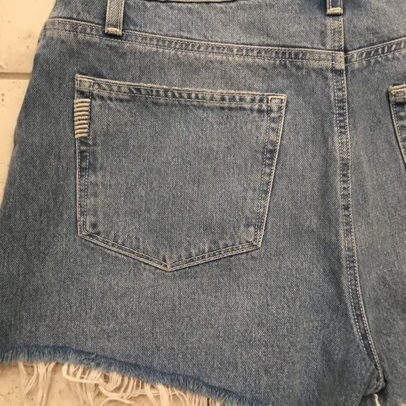 PAIGE DENIM| Margot Short w/ Exposed Button Fly - Picture 7 of 10